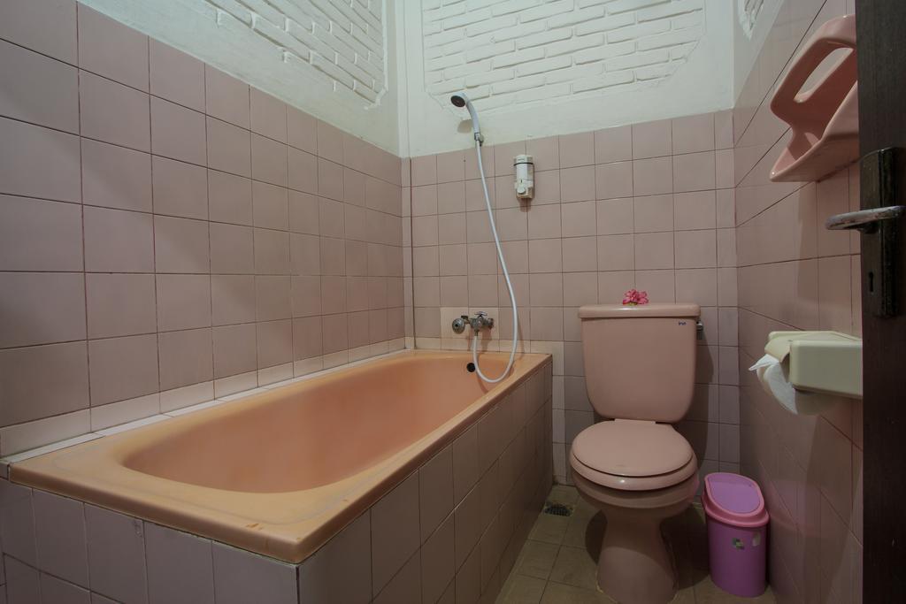 Rabasta Kuta Beach Inn Екстер'єр фото